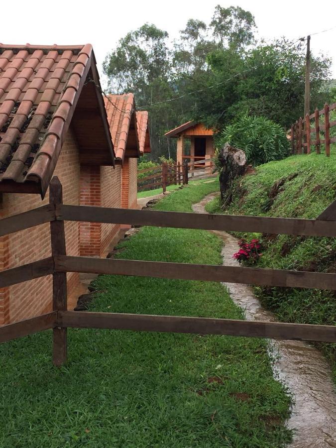 Chales Pedacim Du Ceu Bueno Brandão Exteriör bild